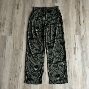 Reitmans Olive Green & Black Leaf Print Wide Leg Pants